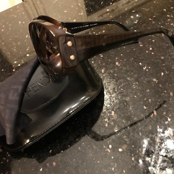 Fendi sunglasses brown/black with case and cloth - Picture 10 of 11